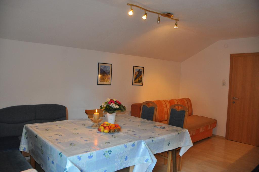 Appartements Pfausler Oetz Buitenkant foto